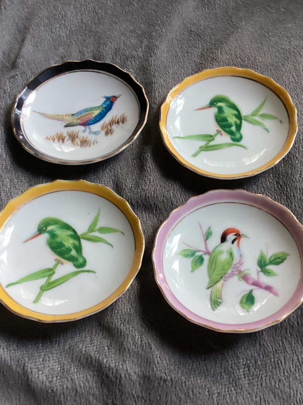 SET OF FOUR VINTAGE JAPAN 3,5 INCH DIAMETER BIRD THEMED MULTI-USE MINI PLATES
